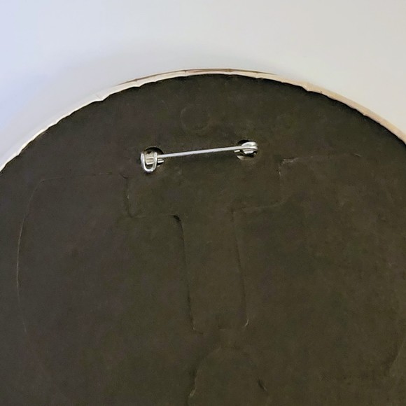 Vtg Elvis Presley Large  6" Button Easel Stand 1960's. Rare. - Picture 4 of 5